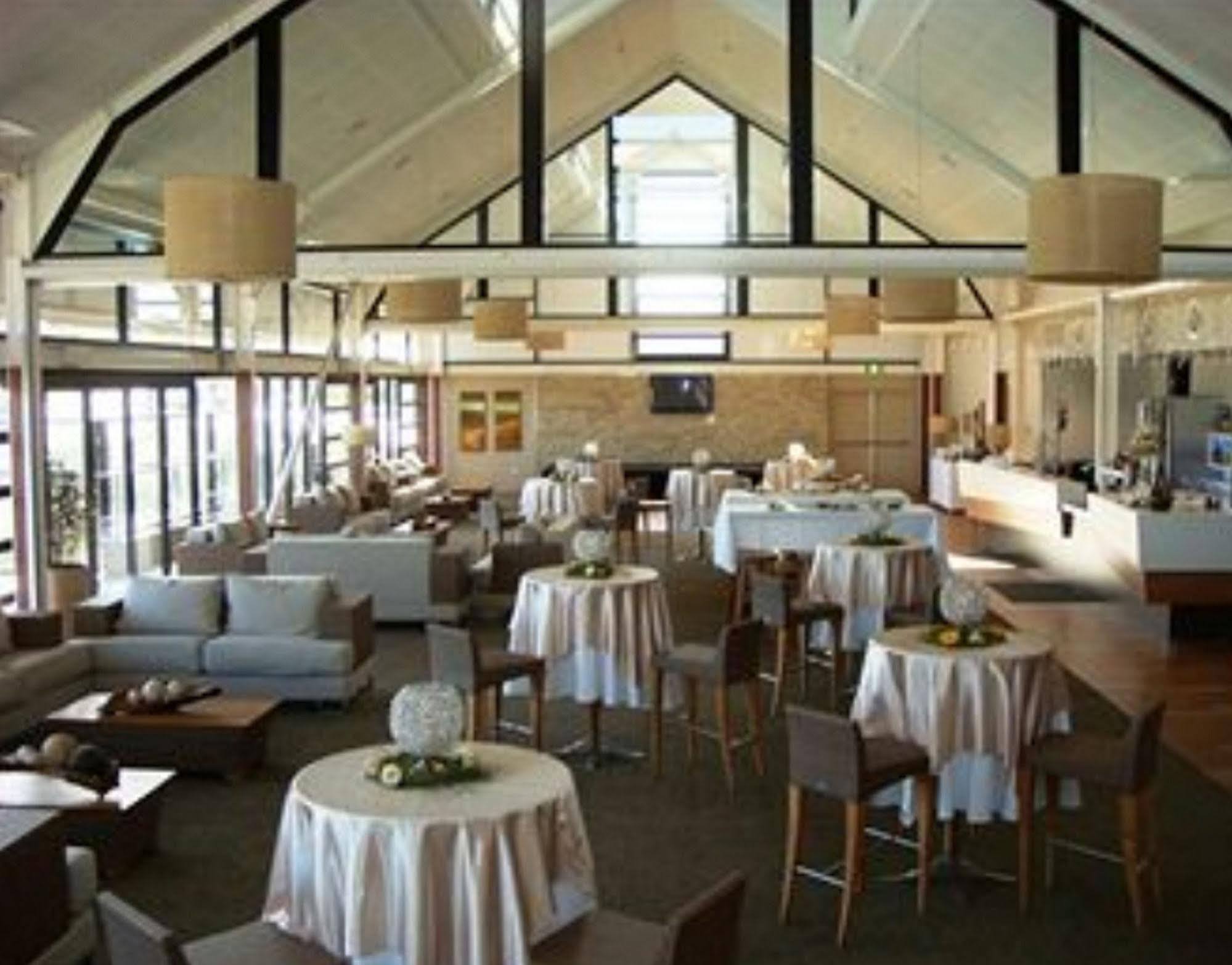 Caves Coastal Bar & Bungalows Caves Beach Eksteriør bilde